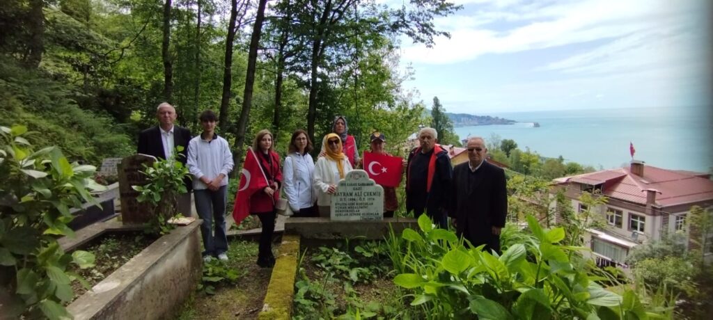 TİRYAKİLERİN KUVAYİ MİLLİYE MEZARLIĞINDA 19 MAYIS