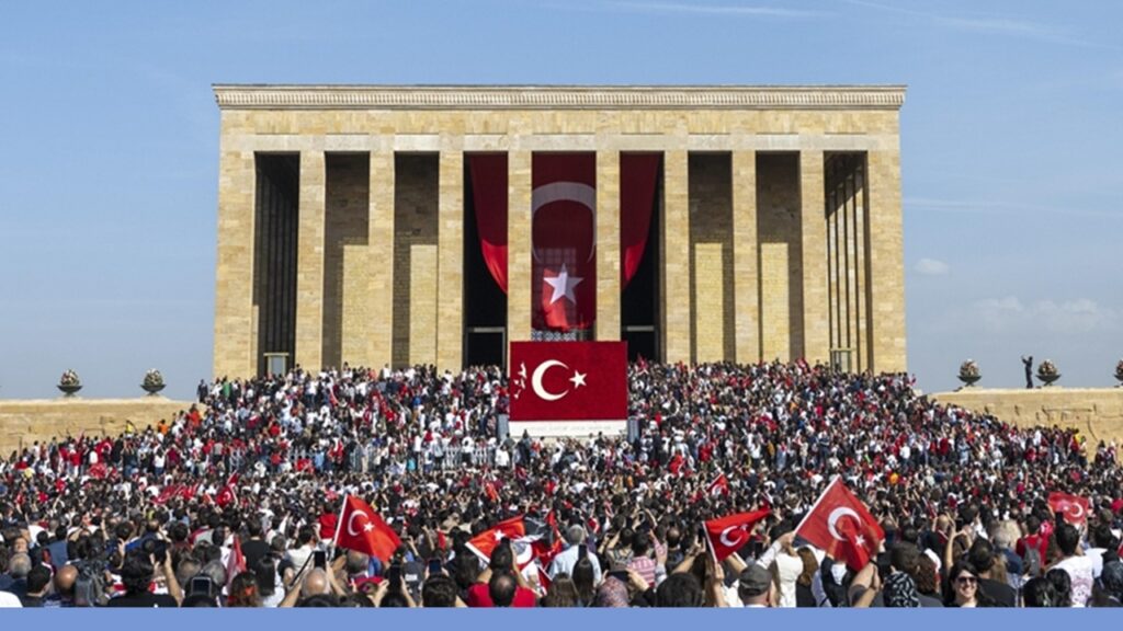 CUMHURİYET İÇİN ÖRGÜTLENMEK